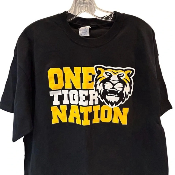 Port & Company Men's XL One Tiger Nation Kelce 62-87 Heights Proud T-Shirt - Picture 3 of 7